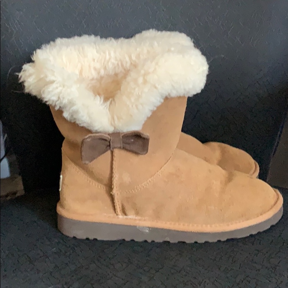 Like new UGG Kourtney sz5